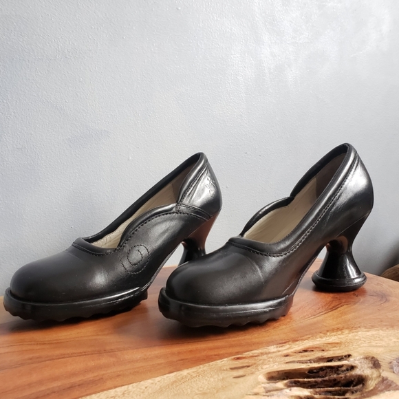 JOHN FLUEVOG BLACK LEATHER PUMPS SIZE 6.5 - Picture 1 of 16